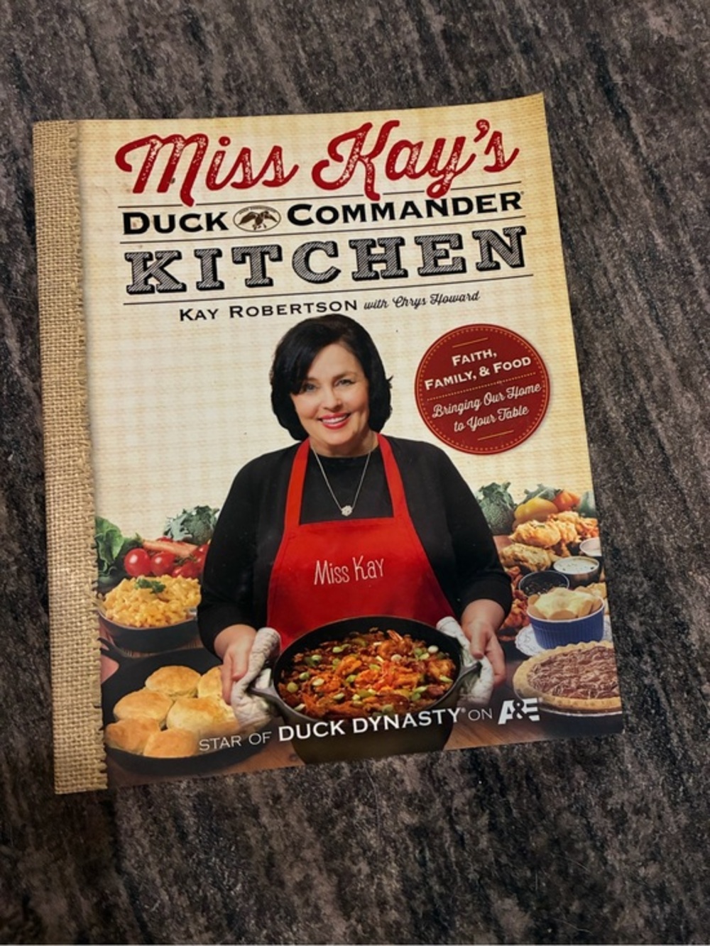 Duck Commander Kitchen Cookbook - Red